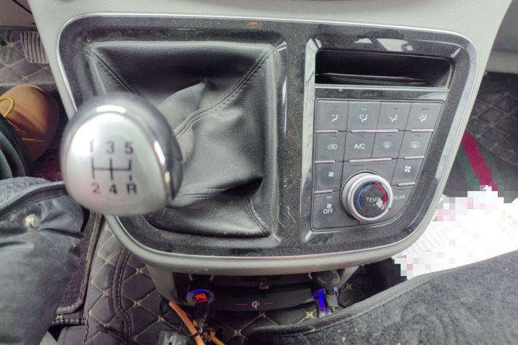 Used JAC Refine M4 2016 2.0L Manual Luxury Version