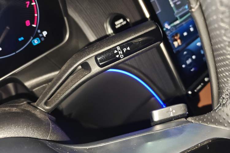 Used Mercedes-Benz GLC 2024 Facelifted GLC 260 L 4MATIC Luxury Version 5 Seats
