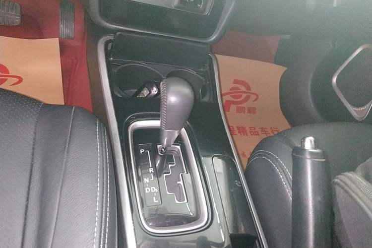 Used Mitsubishi Outlander 2017 2.0L Two-Wheel Drive Glory Edition 5 Seats Gear Lever