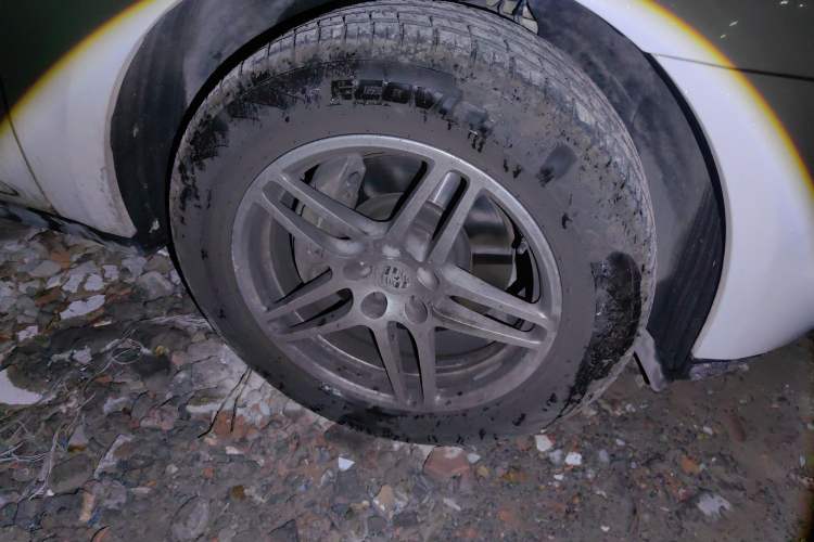 Used Porsche Macan 2016 Macan 2.0T Right Front Wheel Hub