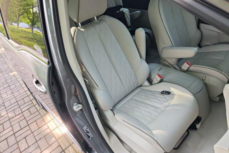 Used Buick GL8 2021 Land Cruiser Executive Class 652T Luxury Model
