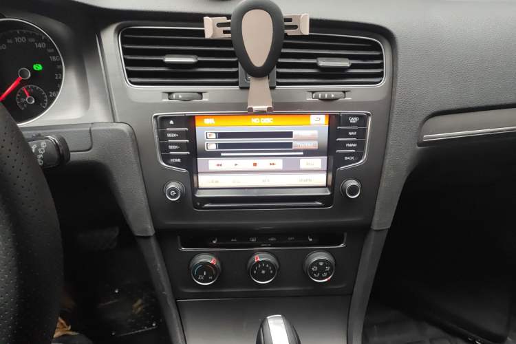 Used Volkswagen Golf 2014 1.4TSI Automatic Luxury Model
