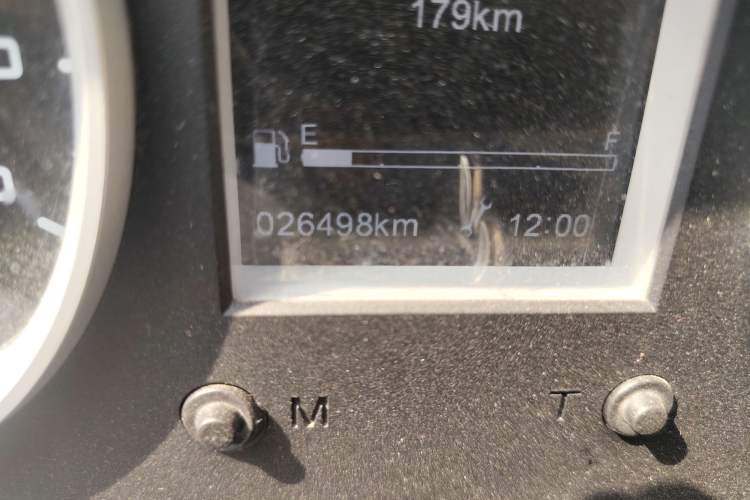 Used Iveco Daily 2021 2.5T A35 M1 Passenger Van 5-9 Seater Short Wheelbase Mid-Roof Design Dual Tires Side Sliding Door