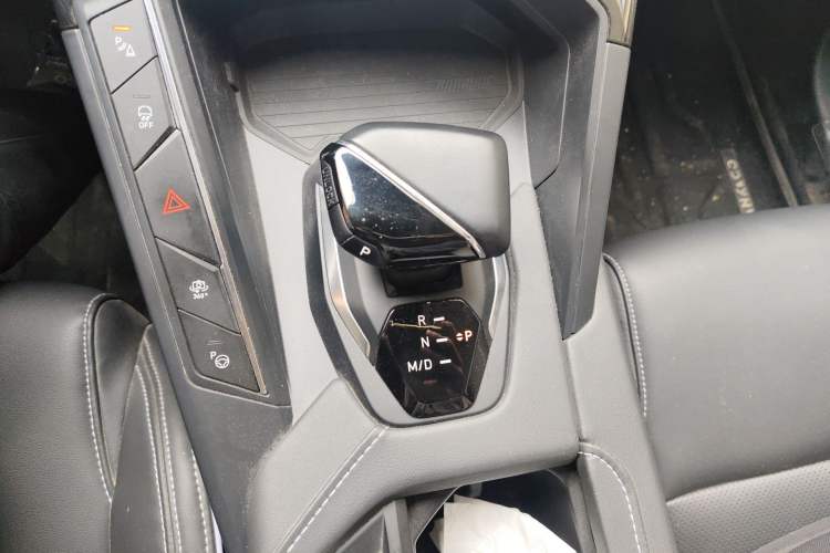 Used Lynk & Co 06 2021 1.5T Shero Pink Special Edition Gear Lever