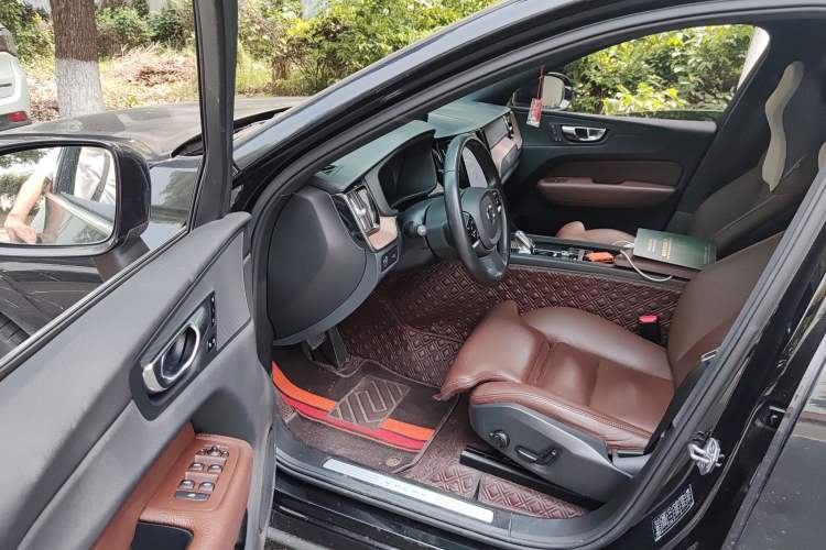 Used Volvo XC60 2022 B5 4x4 Smart Luxury Edition
