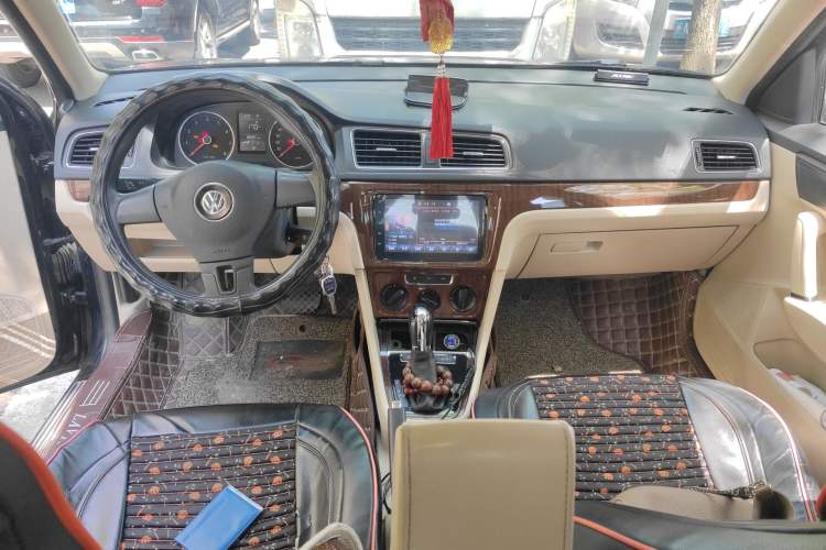 Used Volkswagen Lavida 2013 Restyled Classic 1.6L Automatic Comfort Edition Center Console