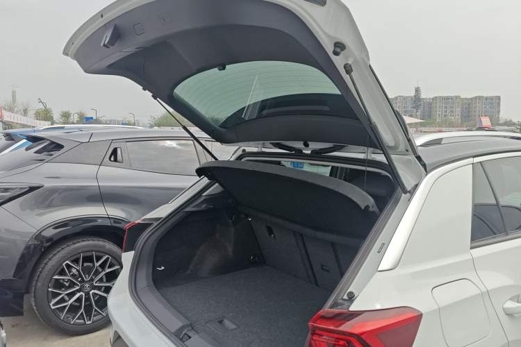 Used Volkswagen T-ROC 2019 230TSI DSG Two-Wheel-Drive Advanced Version China VI Standard
