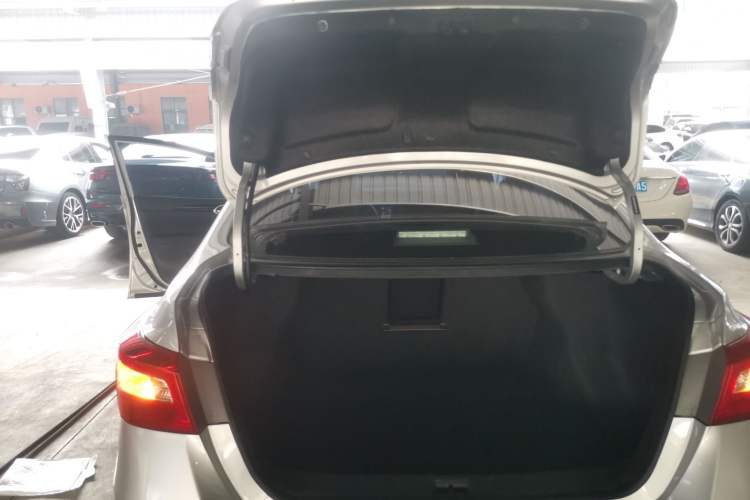 Used Nissan Sylphy 2019 1.6XV CVT Smart Connect Luxury Edition China VI Standard Trunk