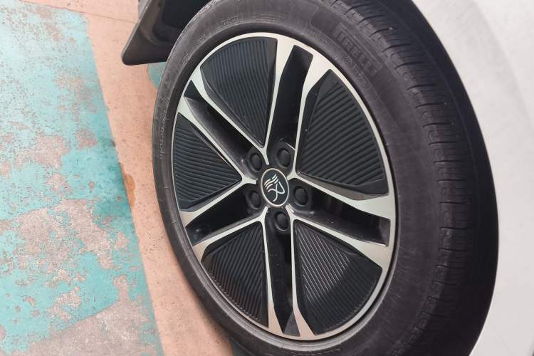 Used BYD Han 2020 EV Long-Range Deluxe Model Right Rear Wheel Hub