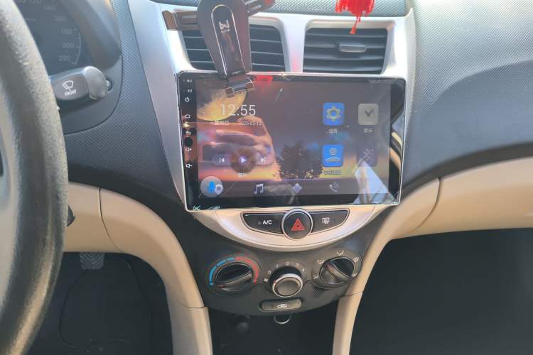 Used Hyundai Verna (older generation) 2014 1.4L Manual Smart GLS Trim
