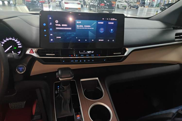 Used Toyota Granvia 2022 2.5L Hybrid Premium Edition