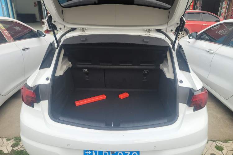 Used Buick Verano 2018 Hatchback 15S Automatic Ambition Model Trunk