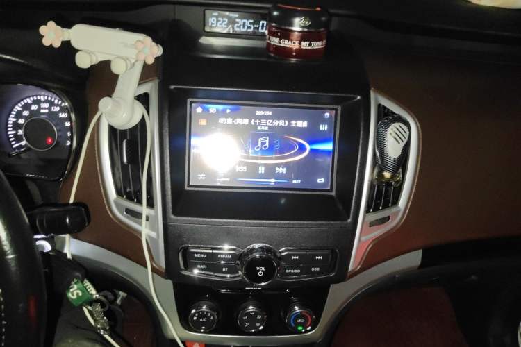 Used HYOSOW H3 2017 1.5L Manual Comfort Sunroof Version Audio And AC Panel