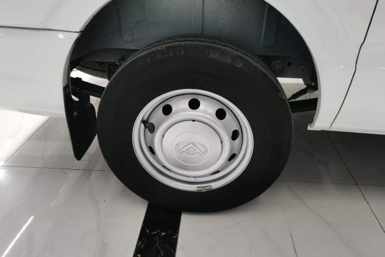 Used SAIC MAXUS Xintu V80 2021 2.0T AMT Classic Aoyuntong Long Wheelbase Mid-Roof 6/7/8/9-Seater