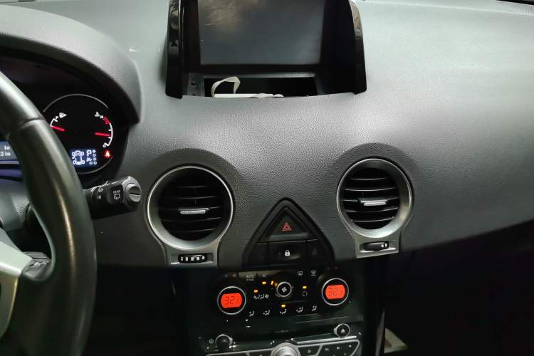 Used Renault Koleos 2012 2.5L Two-Wheel Drive Comfort Edition with Navigation