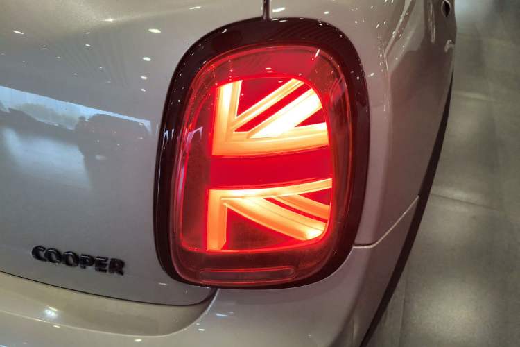 Used MINI 2022 Updated 1.5T COOPER Artist Five-Door Edition Exterior 3