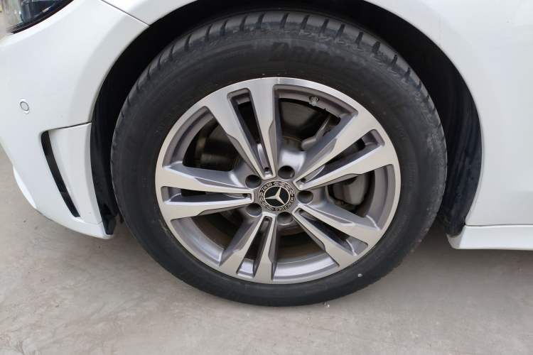 Used Mercedes-Benz C-Class 2021 C 200 L Fashion Edition Sport Version Left Front Wheel Hub
