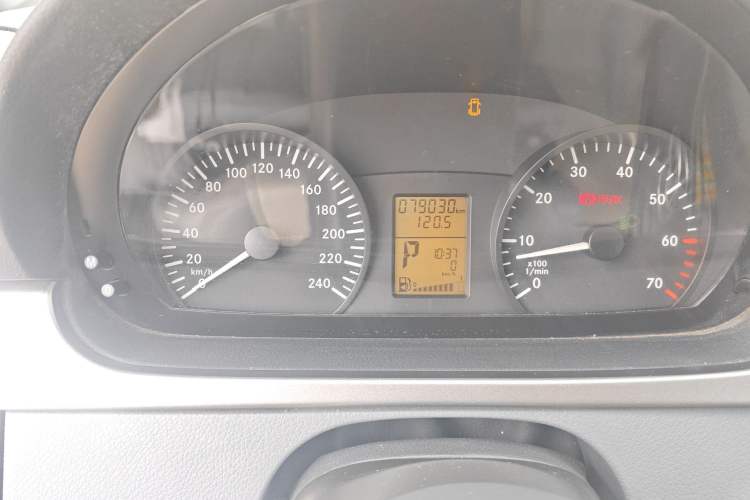 Used Mercedes-Benz Vito 2011 2.5L Elite Edition
