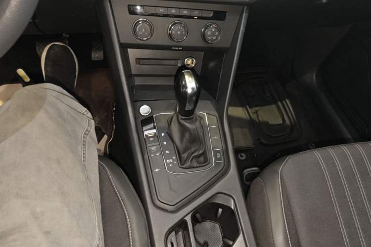Used Volkswagen Tiguan L 2022 330TSI Automatic Two-Wheel Drive Comfort Edition Gear Lever