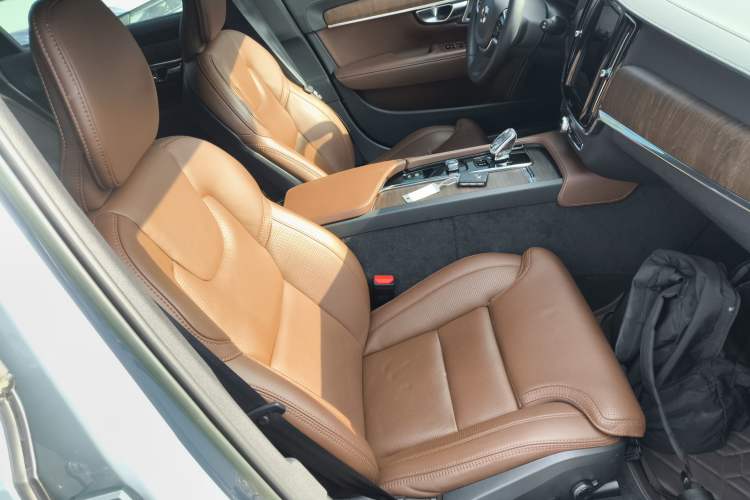 Used Volvo V90 2023 Cross Country B5 AWD Prestige Edition
