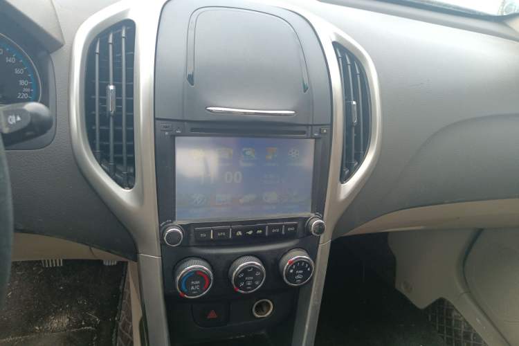 Used Baojun 630 2014 1.5L manual standard version Audio And AC Panel