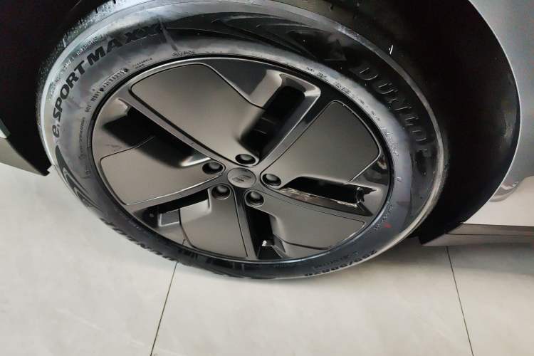 Used Li Auto i6 2025 Model Two-Wheel-Drive Standard Type Right Rear Wheel Hub