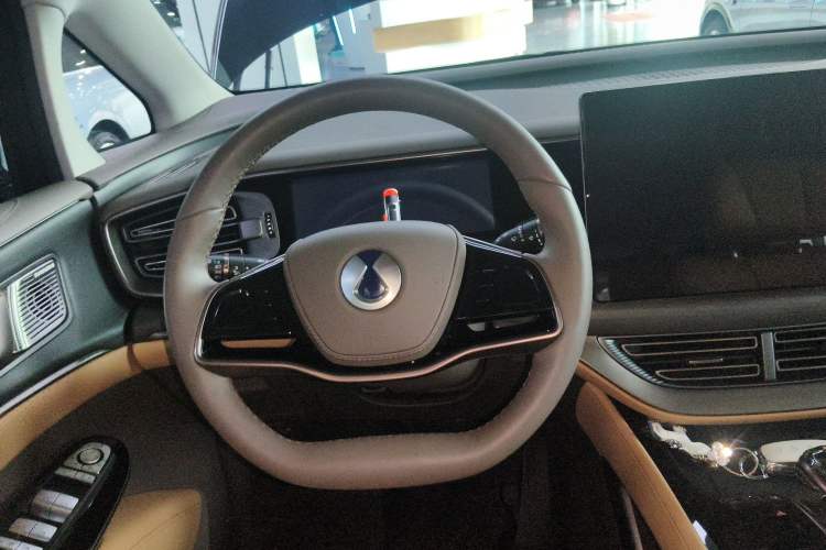 Used Denza D9 2022 DM-i 970 Four-Wheel Drive Prestige Model Steering Wheel