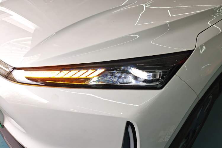 Used Dongfeng Aeolus L7 New Energy 2025 205 Ultra-Long Range Deluxe Edition Left Front Headlight