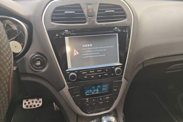 Used GAC Trumpchi GS5 2012 2.0L Automatic Two-Wheel Drive Anniversary Edition Audio And AC Panel