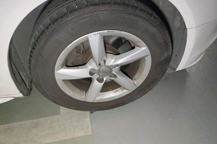 Used Audi A4L 2013 35 TFSI Automatic Comfort Model Right Front Wheel Hub