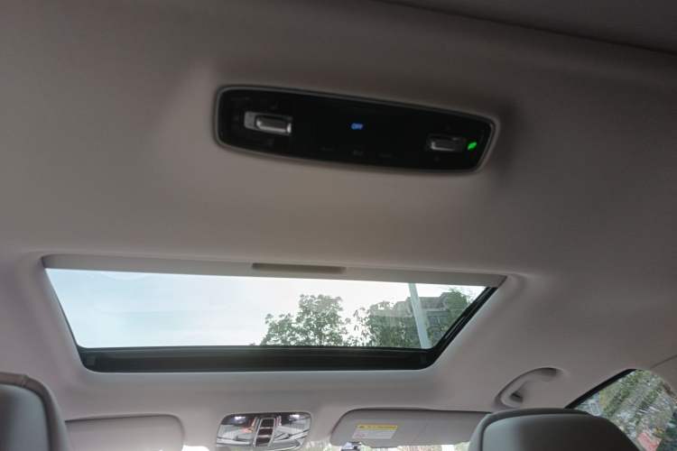 Used Roewe iMAX8 2023 400TGI Comfort Edition
