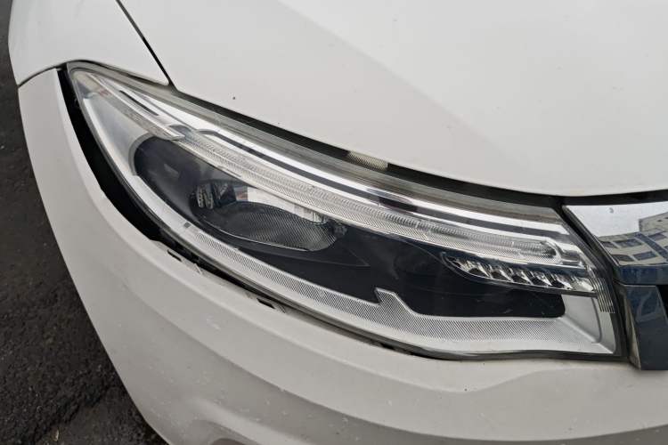 Used Qoros 3 2017 Sedan 1.6L Automatic Zhiyue Model Right Front Headlight