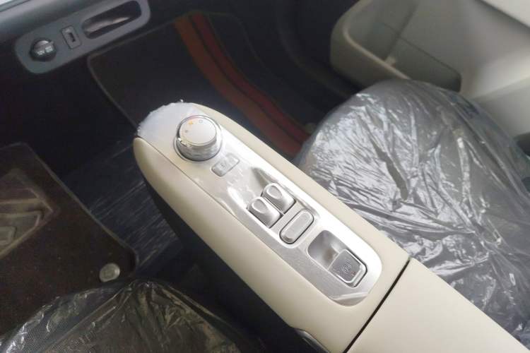 Used CHANGAN NEVO Lumin 2025 205 km Xiangqin Version
