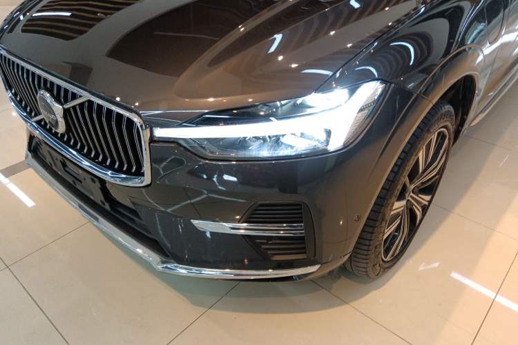Used Volvo XC60 New Energy 2023 T8 Plug-in Hybrid Long-Range All-Wheel Drive Smart Luxury Edition
