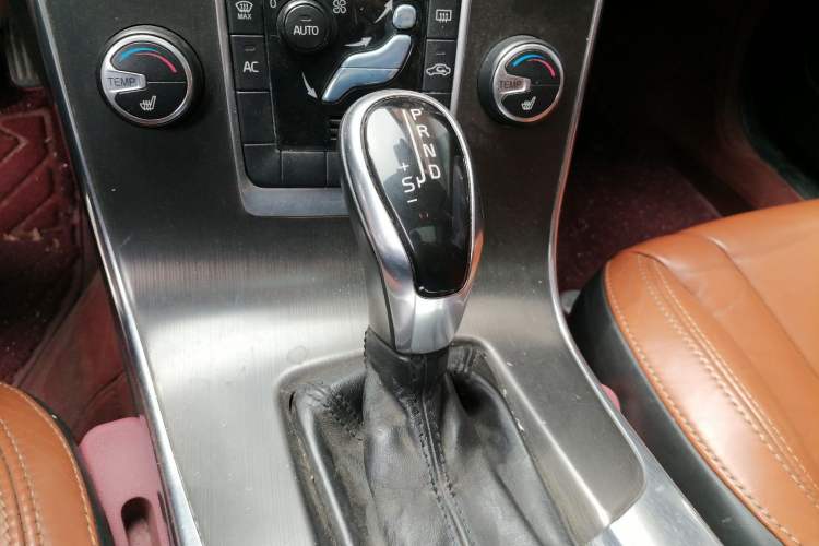 Used Volvo V60 2014 T5 Zhiyi Edition