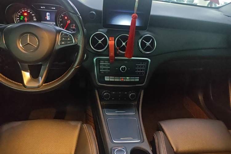 Used Mercedes-Benz GLA 2018 GLA 200 Sport Edition Audio And AC Panel