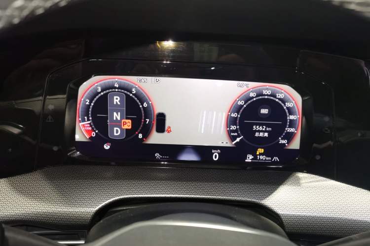 Used Volkswagen Golf 2025 300TSI R-Line
