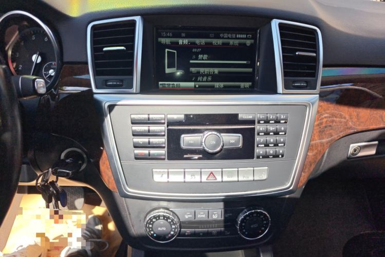 Used Mercedes-Benz M-Class 2014 ML 400 4MATIC Luxury Model Audio And AC Panel