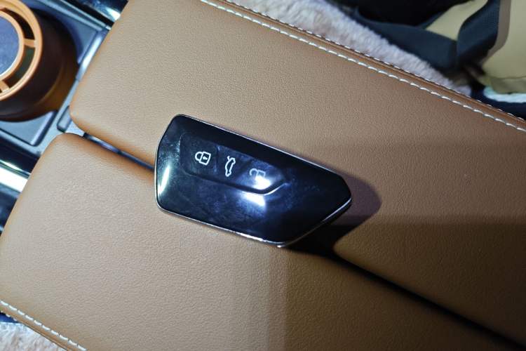 Used Volkswagen Magotan 2024 300TSI DSG Prestige Edition—A Real Eye-Catcher
