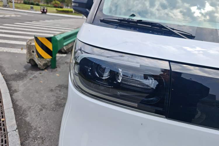 Used SAIC MAXUS Dana V1 2025 Low-Roof Multi-Function Version 42 kWh Right Front Headlight