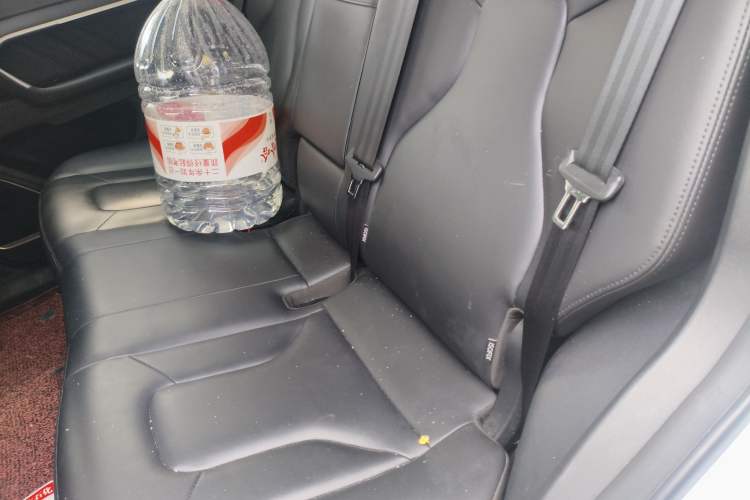 Used Haval H6 2017 Red Label 2.0T Automatic Two-Wheel Drive ZhiShang Model
