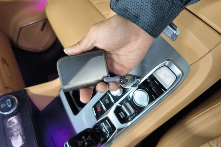 Used Lynk & Co 09 2024 2.0T Four-Wheel Drive Sport Edition Five Seats Vehicle Key