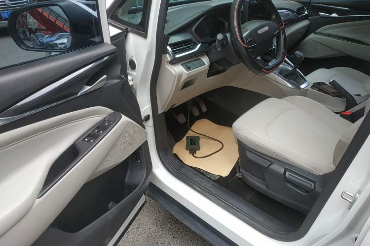 Used SAIC MAXUS G50 2022 1.5T Manual Touring A Driver Seat