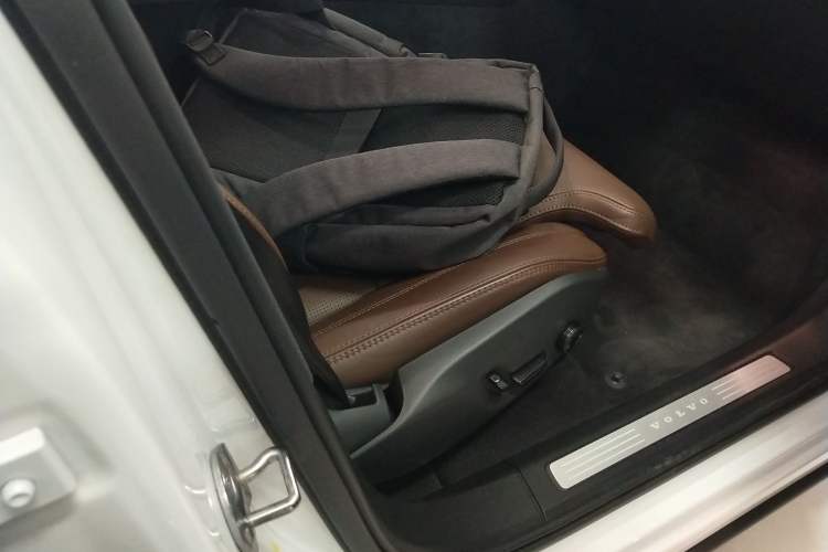 Used Volvo XC60 New Energy 2025 Plug-in Hybrid Long-Range All-Wheel Drive Smart Luxury Edition