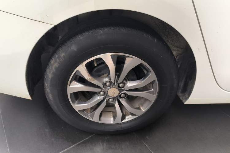 Used Chevrolet Cavalier 2019 320 Automatic Enjoyment with Sunroof Right Rear Wheel Hub