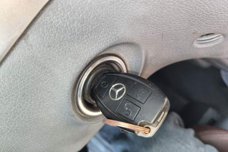 Used Mercedes-Benz Vito 2013 3.0L Elite Edition Vehicle Key