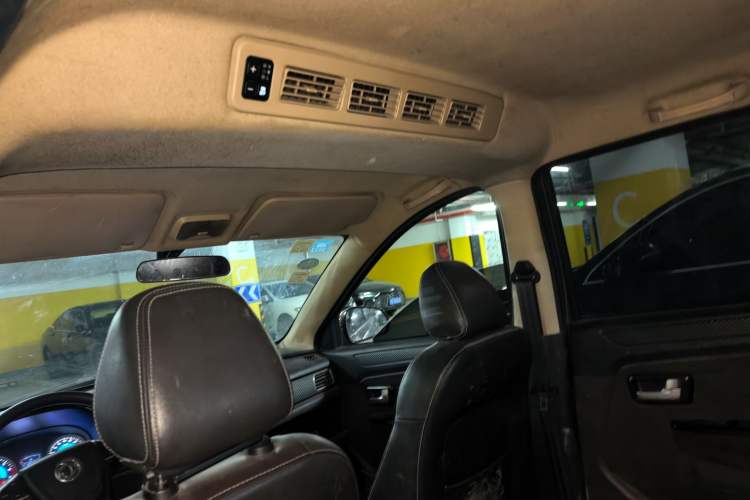 Used Dongfeng Fengon 330 2018 1.5L 330S Premium Edition China V DK15
