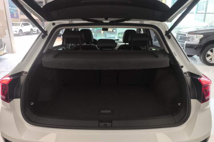 Used Volkswagen T-ROC 2022 280TSI DSG Two-Wheel Drive Elite PLUS Trunk