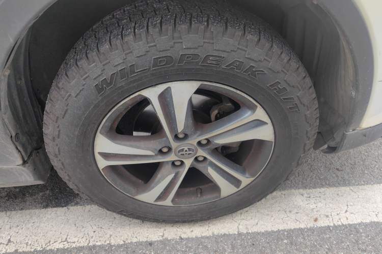 Used Toyota RAV4 2016 2.0L CVT Two-Wheel Drive Fashion Edition China V Standard Right Front Wheel Hub