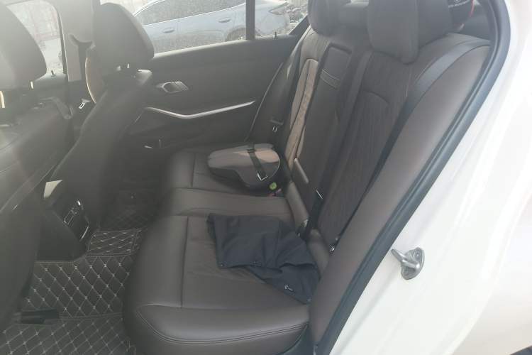 Used BMW i3 2024 eDrive 35 L
